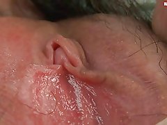 और गीले बालों वाली एकल एशियाई करार