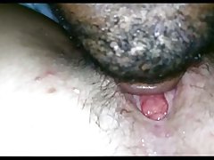 जब तक वह 1:06 पर आया उसे चाट लिया