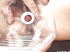 सुंदर जापानी बेब कई मोटी dildos के साथ भरवां हो जाता है